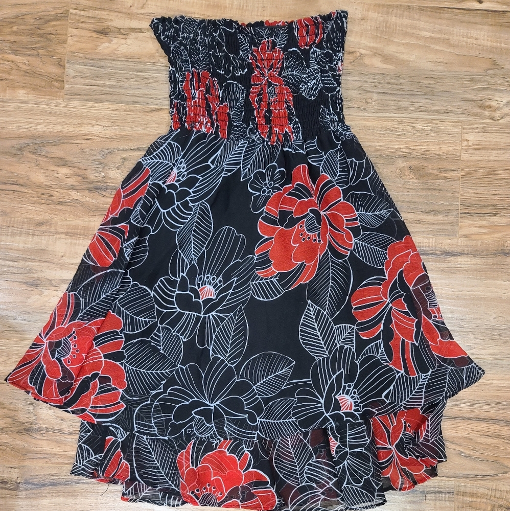 Black and red floral print strapless dress